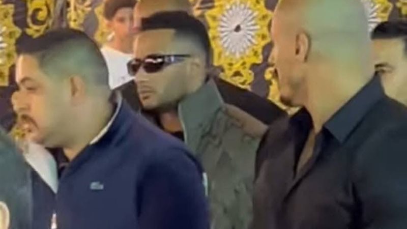 محمد رمضان يقدم واجب العزاء في وفاة مطرب المهرجانات إسماعيل الليثي بإمبابة