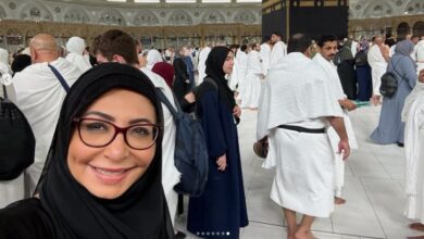 الإعلامية لميس الحديدي بملابس الإحرام خلال أداء مناسك العمرة في مكة المكرمة - مصر مباشر.