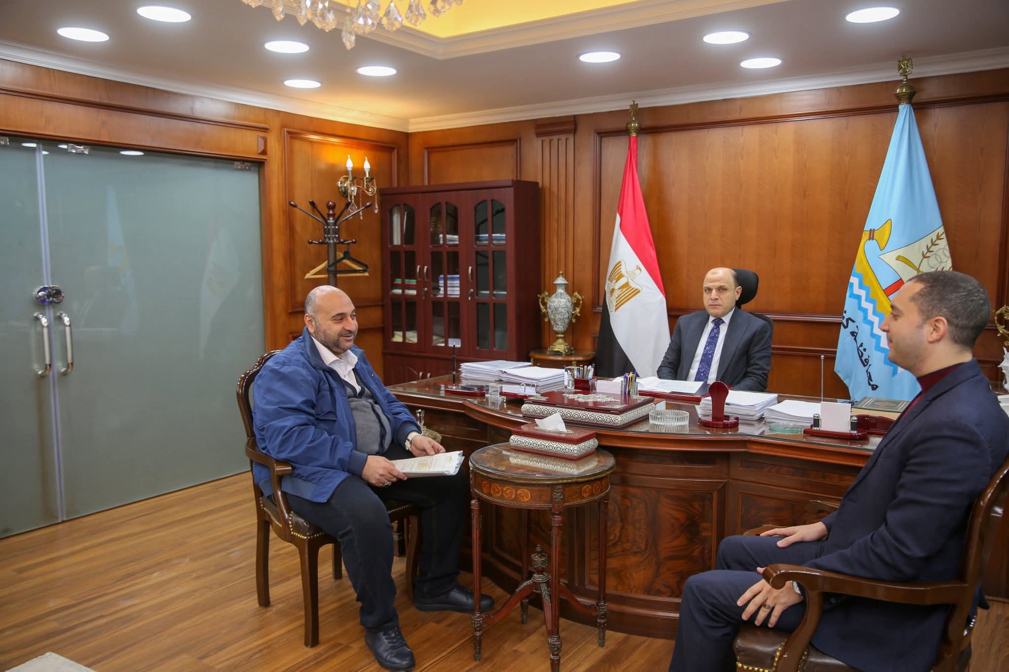 محافظ كفرالشيخ خلال اجتماع مع أعضاء مجلسي النواب والشيوخ لمناقشة الملفات الخدمية