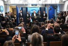 صورة للرئيس دونالد ترامب أثناء إلقاء تصريحاته حول حادث إطلاق النار في حفل عشاء مراسلي البيت الأبيض 2026.