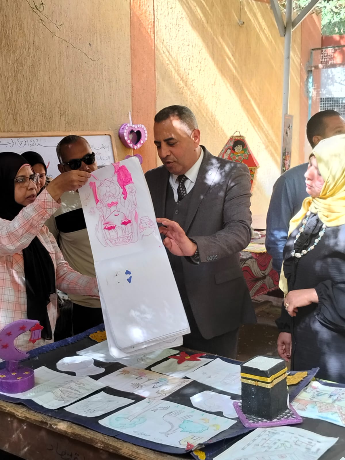 حوار تربوي ومشاركة في الأنشطة.. تفاصيل جولة “أحمد عبد المحسن” بمدارس قنا.